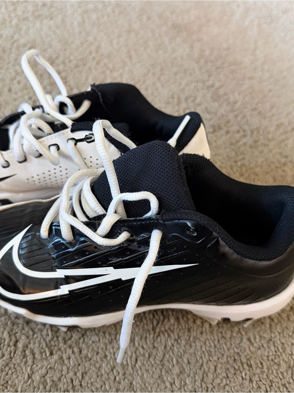 Nike Kids Black and White Soccer/Baseball Cleats size 2Y